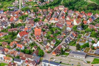 Vue aérienne de Place Wagner à Dornhan dans le département Bade-Wurtemberg, Allemagne