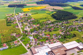 Vue aérienne de Du nord à le quartier Peterzell in Alpirsbach dans le département Bade-Wurtemberg, Allemagne