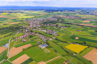 Vue aérienne de Du nord-ouest à Fluorn-Winzeln dans le département Bade-Wurtemberg, Allemagne