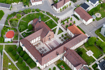 Vue aérienne de Complexe immobilier du monastère de la Fondation Saint-François à le quartier Heiligenbronn in Schramberg dans le département Bade-Wurtemberg, Allemagne