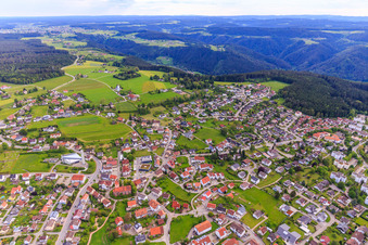 Vue aérienne de De l'est à le quartier Sulgen in Schramberg dans le département Bade-Wurtemberg, Allemagne