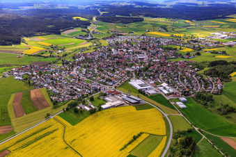 Vue aérienne de Vue de la ville depuis le sud-ouest à Dunningen dans le département Bade-Wurtemberg, Allemagne