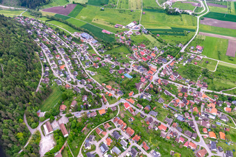 Vue aérienne de De l'ouest à le quartier Trichtingen in Epfendorf dans le département Bade-Wurtemberg, Allemagne