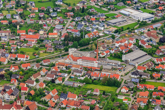 Vue aérienne de Parc industriel de Raichbergstraße avec ancien site de l'usine Kapart à Bisingen dans le département Bade-Wurtemberg, Allemagne