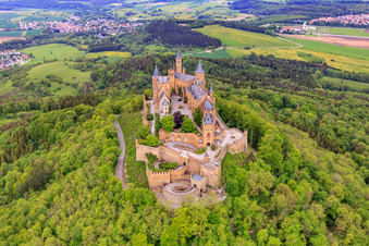 Image drone de Château de Hohenzollern à le quartier Zimmern in Bisingen dans le département Bade-Wurtemberg, Allemagne