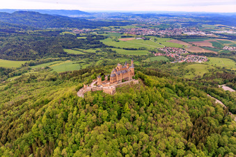 Château de Hohenzollern à le quartier Zimmern in Bisingen dans le département Bade-Wurtemberg, Allemagne d'un drone