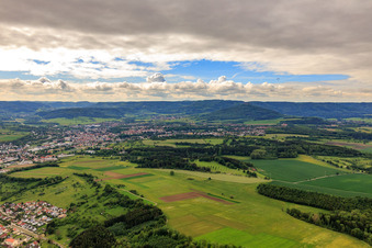 Vue aérienne de Vue de la ville depuis le nord-ouest à le quartier Stein in Hechingen dans le département Bade-Wurtemberg, Allemagne
