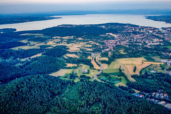 Vue aérienne de De l'ouest à le quartier Wollmatingen in Konstanz dans le département Bade-Wurtemberg, Allemagne