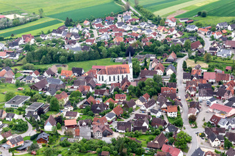 Vue aérienne de Saint-Clément à le quartier Gruol in Haigerloch dans le département Bade-Wurtemberg, Allemagne