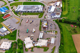 Vue aérienne de Total des aires de stationnement pour camions Vöhringen à Vöhringen dans le département Bade-Wurtemberg, Allemagne