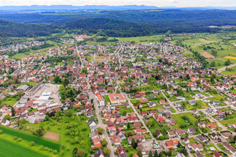 Vue aérienne de Vue de la ville depuis le nord-ouest à Vöhringen dans le département Bade-Wurtemberg, Allemagne