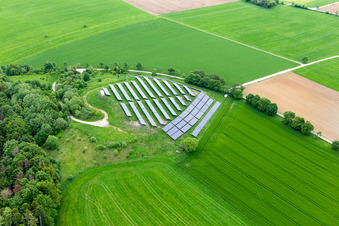 Vue aérienne de Système photovoltaïque à Oberndorf am Neckar dans le département Bade-Wurtemberg, Allemagne