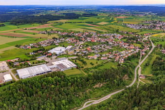Vue aérienne de Vue du village depuis le sud-ouest avec Paul Bippus GmbH & Co. KG à le quartier Boll in Oberndorf am Neckar dans le département Bade-Wurtemberg, Allemagne