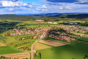 Vue aérienne de Vue du village depuis le nord-ouest à le quartier Wittershausen in Vöhringen dans le département Bade-Wurtemberg, Allemagne