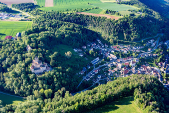 Vue aérienne de Château de Hohenmühringen à le quartier Mühringen in Horb am Neckar dans le département Bade-Wurtemberg, Allemagne