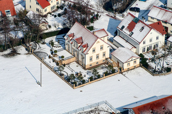 Vue aérienne de Limourstrasse sous la neige à Minfeld dans le département Rhénanie-Palatinat, Allemagne