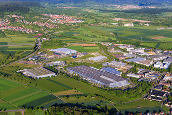 Vue aérienne de Zone industrielle et implantation d'entreprise avec Wilhelm Geiger GmbH & Co. KG en Gültstein à le quartier Gültstein in Herrenberg dans le département Bade-Wurtemberg, Allemagne
