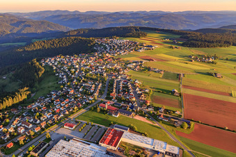 Vue aérienne de Vue du sud-est à le quartier Vorderaichhalden in Aichhalden dans le département Bade-Wurtemberg, Allemagne