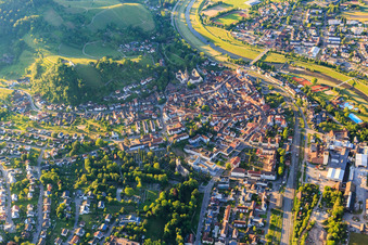 Vue aérienne de Vieille ville de la vallée de la Kinzig à Gengenbach dans le département Bade-Wurtemberg, Allemagne