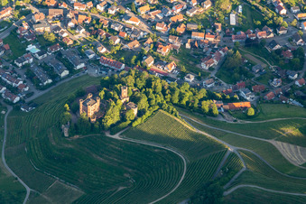 Vue aérienne de Auberge de jeunesse Château Ortenberg à le quartier Bühlweg in Ortenberg dans le département Bade-Wurtemberg, Allemagne