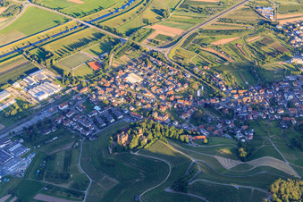 Vue aérienne de Auberge de jeunesse DJH Château Ortenberg à Ortenberg dans le département Bade-Wurtemberg, Allemagne
