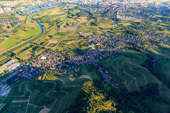 Vue aérienne de Vue de la vallée de la Kinzig depuis le sud-est à le quartier Fröschlach in Ortenberg dans le département Bade-Wurtemberg, Allemagne