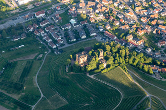 Vue aérienne de Auberge de jeunesse Château Ortenberg à le quartier Bühlweg in Ortenberg dans le département Bade-Wurtemberg, Allemagne