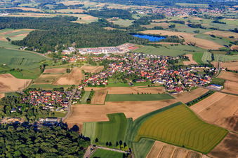 Vue aérienne de Vue de la ville depuis le nord-est, avec le parc d'attractions World of Living. à le quartier Linx in Rheinau dans le département Bade-Wurtemberg, Allemagne