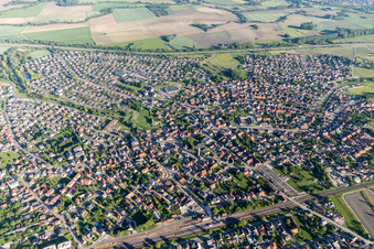 Vue aérienne de Herrlisheim dans le département Bas Rhin, France