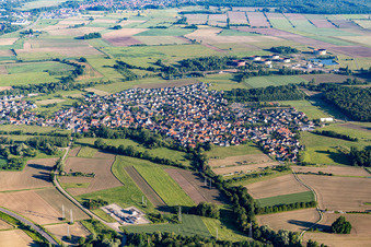 Vue aérienne de Rohrwiller dans le département Bas Rhin, France