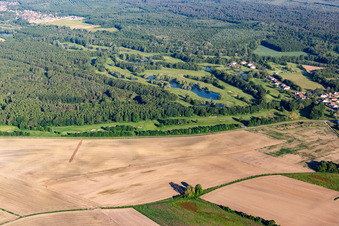 Vue aérienne de Golf Club Soufflenheim Baden-Baden à Soufflenheim dans le département Bas Rhin, France