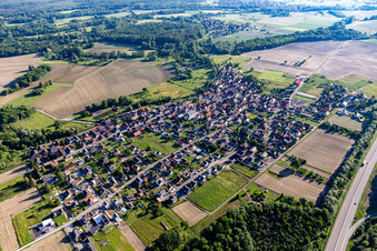 Vue aérienne de Leutenheim dans le département Bas Rhin, France