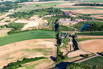 Vue aérienne de Décheterie à Schaffhouse-près-Seltz dans le département Bas Rhin, France