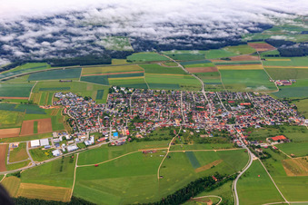 Vue aérienne de Vue d'ensemble de la ville depuis le nord à Neuhausen ob Eck dans le département Bade-Wurtemberg, Allemagne