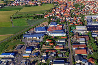 Vue aérienne de Zone industrielle Im Gereut avec WWS Metallformen GmbH, HGGS LaserCUT GmbH & Co. KG à Hatzenbühl dans le département Rhénanie-Palatinat, Allemagne
