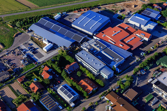 Zone industrielle Im Gereut avec WWS Metallformen GmbH, HGGS LaserCUT GmbH & Co. KG à Hatzenbühl dans le département Rhénanie-Palatinat, Allemagne hors des airs