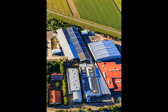 Vue d'oiseau de Zone industrielle Im Gereut avec WWS Metallformen GmbH, HGGS LaserCUT GmbH & Co. KG à Hatzenbühl dans le département Rhénanie-Palatinat, Allemagne