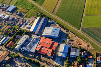 Zone industrielle Im Gereut avec WWS Metallformen GmbH, HGGS LaserCUT GmbH & Co. KG à Hatzenbühl dans le département Rhénanie-Palatinat, Allemagne vue du ciel