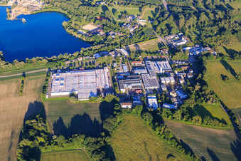 Vue aérienne de Coca-Cola Europacific Partners Deutschland GmbH, emplacement Karlsruhe à le quartier Neureut in Karlsruhe dans le département Bade-Wurtemberg, Allemagne