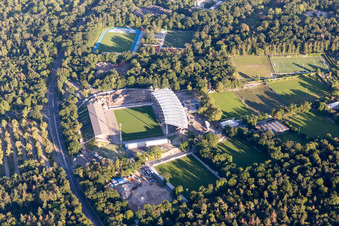 Photographie aérienne de Chantier de reconstruction du terrain de sport du stade KSC « Wildparkstadion » à le quartier Innenstadt-Ost in Karlsruhe dans le département Bade-Wurtemberg, Allemagne