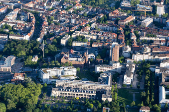 Vue aérienne de Château de Höpfner à le quartier Oststadt in Karlsruhe dans le département Bade-Wurtemberg, Allemagne