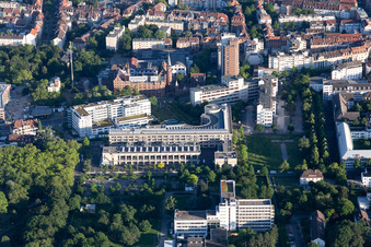 Vue aérienne de Château de Höpfner à le quartier Oststadt in Karlsruhe dans le département Bade-Wurtemberg, Allemagne
