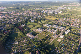 Parc technologique à le quartier Rintheim in Karlsruhe dans le département Bade-Wurtemberg, Allemagne d'en haut