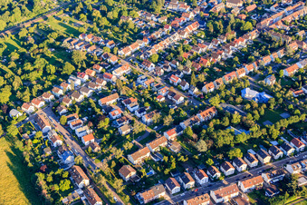 Vue aérienne de Rue Mannheimer à le quartier Rintheim in Karlsruhe dans le département Bade-Wurtemberg, Allemagne