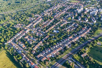 Vue aérienne de Hagsfeld à le quartier Rintheim in Karlsruhe dans le département Bade-Wurtemberg, Allemagne