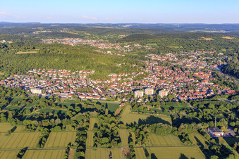 Vue aérienne de De l'ouest à le quartier Grötzingen in Karlsruhe dans le département Bade-Wurtemberg, Allemagne
