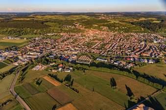 Vue aérienne de Vue de la ville depuis l'ouest à Weingarten dans le département Bade-Wurtemberg, Allemagne