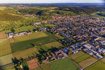Vue aérienne de Vue de la ville depuis le nord-ouest à Weingarten dans le département Bade-Wurtemberg, Allemagne