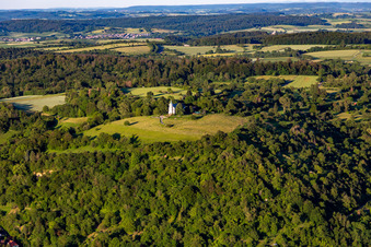 Vue aérienne de Chapelle Saint-Michel à le quartier Untergrombach in Bruchsal dans le département Bade-Wurtemberg, Allemagne