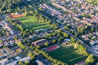 Vue aérienne de FC Germania 07 à le quartier Untergrombach in Bruchsal dans le département Bade-Wurtemberg, Allemagne